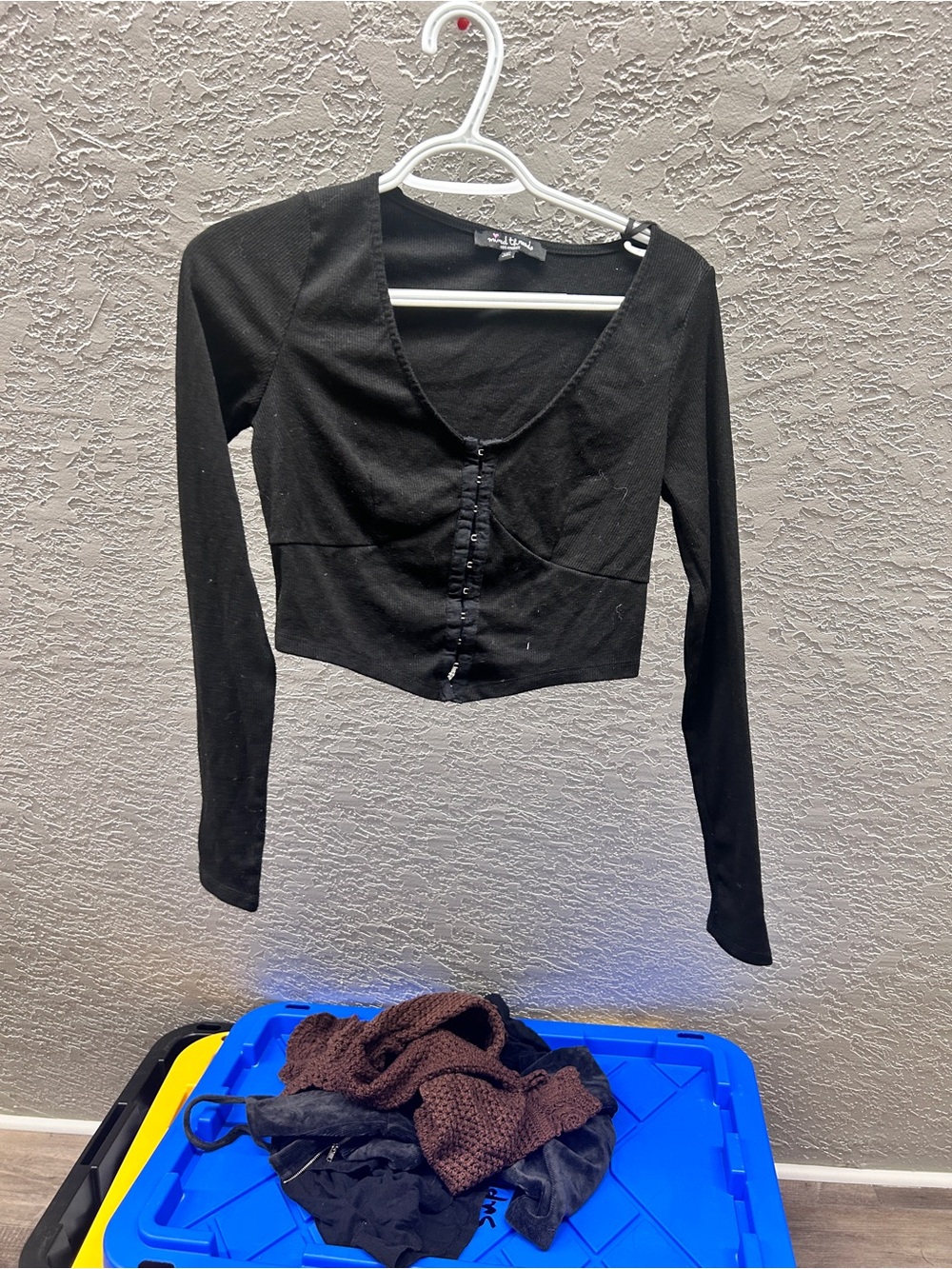 Girls' Black Long-Sleeve Cropped Top
